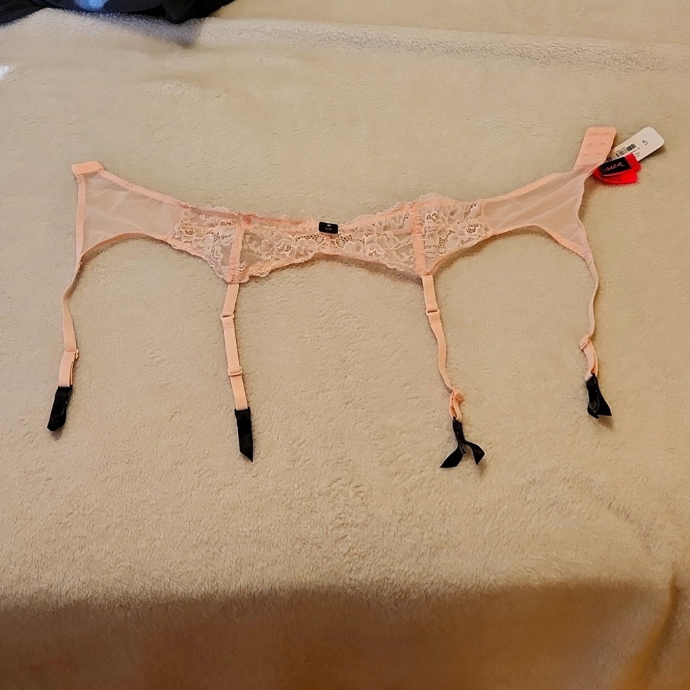 La Senza - pink lace garter belt (Small)
